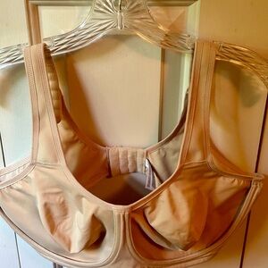 Wacoal Simone Sports Bra, model 855170, beige.